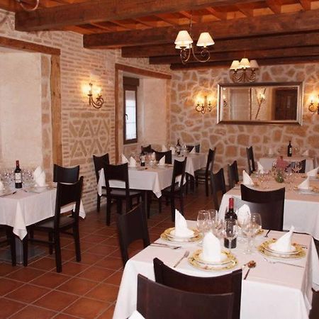 La Casona De Dona Petra Hotell Villarmentero de Campos Exteriör bild