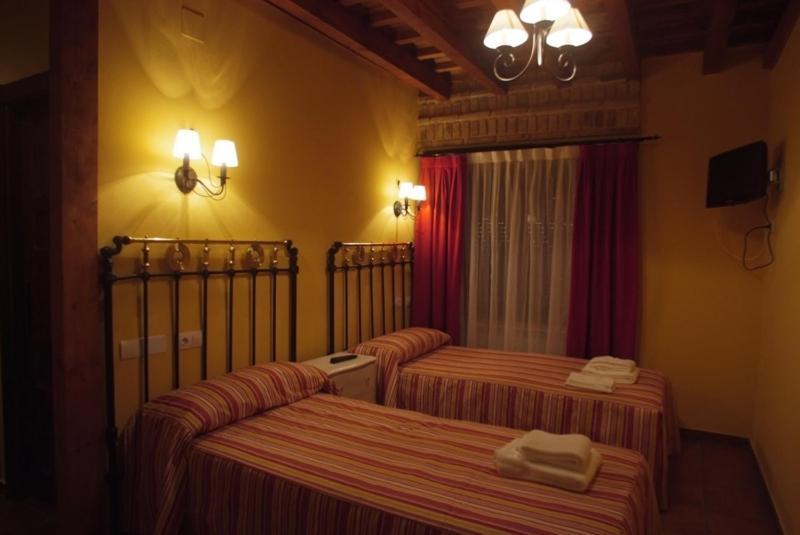 La Casona De Dona Petra Hotell Villarmentero de Campos Rum bild