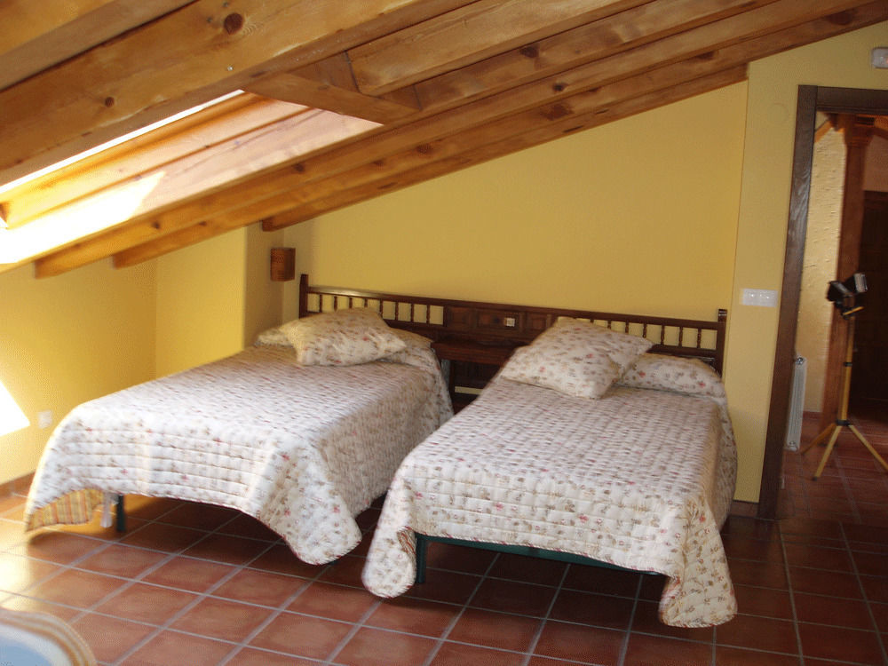 La Casona De Dona Petra Hotell Villarmentero de Campos Exteriör bild