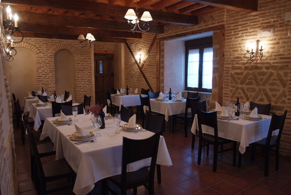 La Casona De Dona Petra Hotell Villarmentero de Campos Exteriör bild