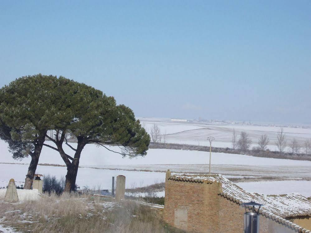 La Casona De Dona Petra Hotell Villarmentero de Campos Exteriör bild
